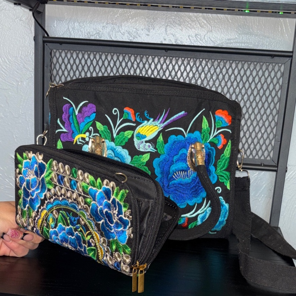 Embroidered Floral Black Handbag - Picture 8 of 9
